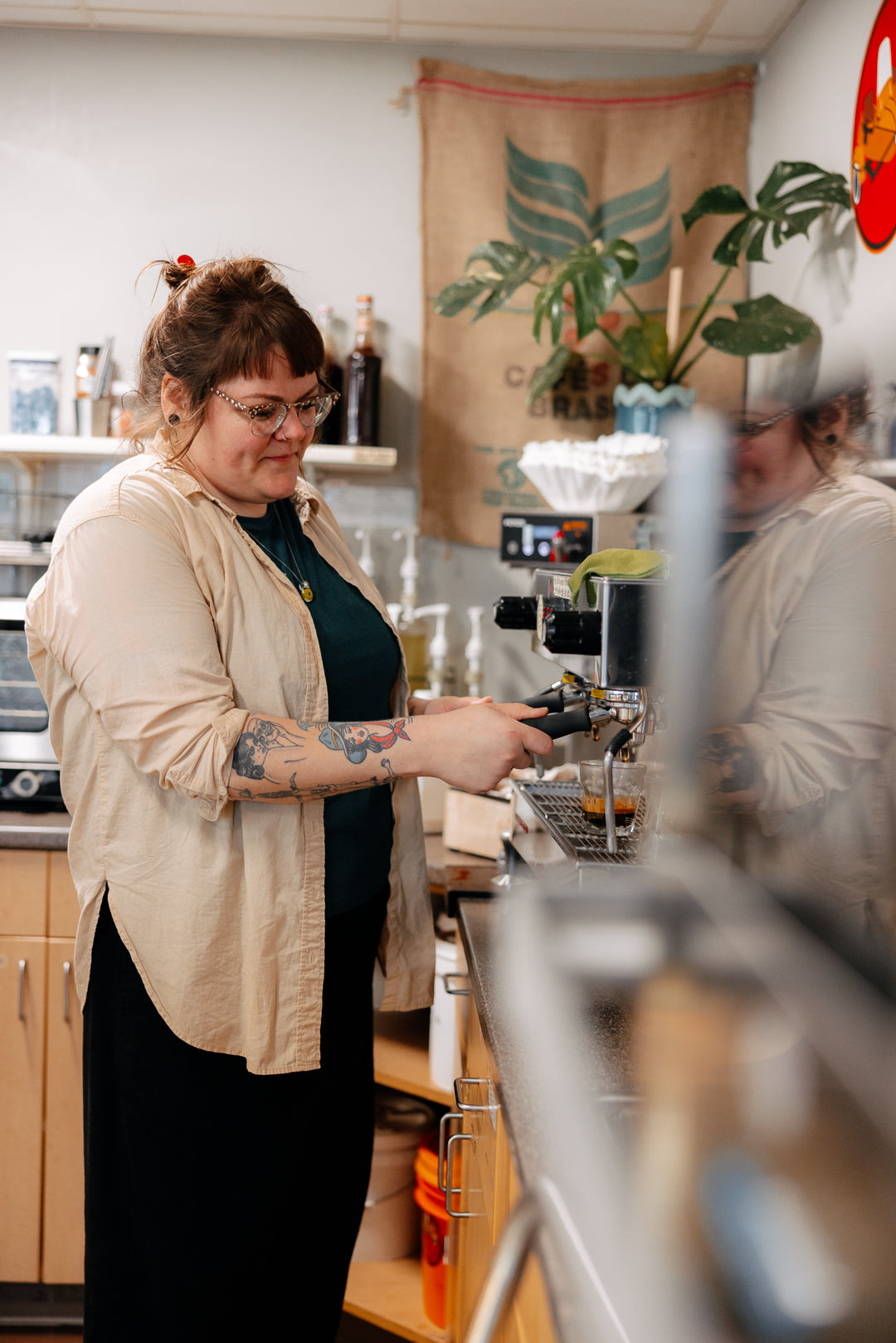 Apr 2026 barista pulling espresso
